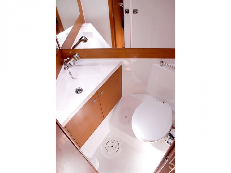 Jeanneau 53 - Yacht Charter Sailica