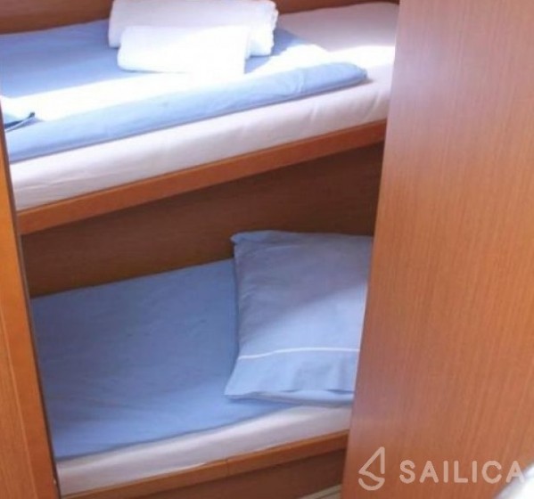 Jeanneau 53 - Yacht Charter Sailica
