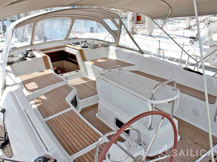 Jeanneau 53 - Yacht Charter Sailica