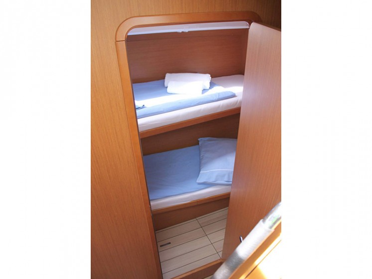 Jeanneau 53 - Yacht Charter Sailica