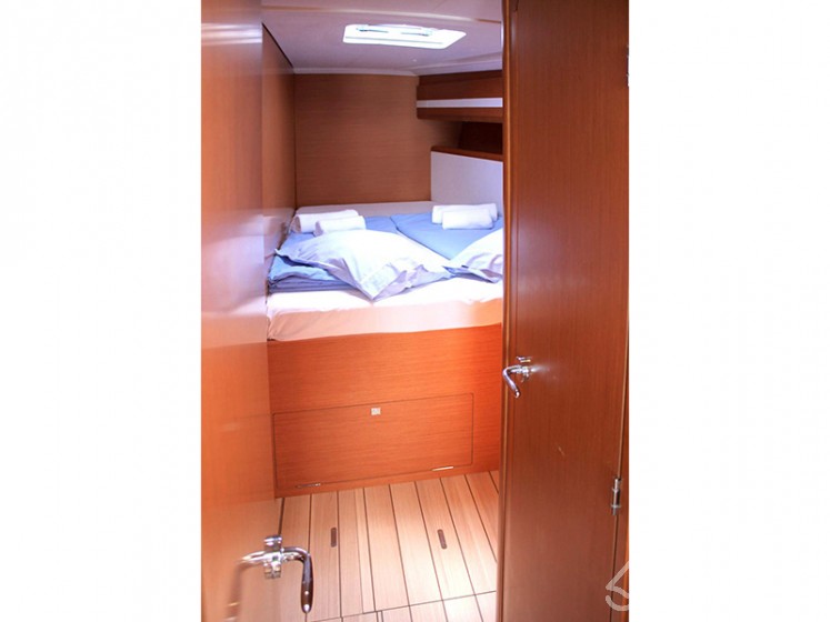 Jeanneau 53 - Yacht Charter Sailica