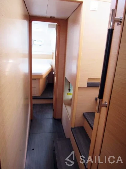 Lagoon 400 S2 - Yacht Charter Sailica