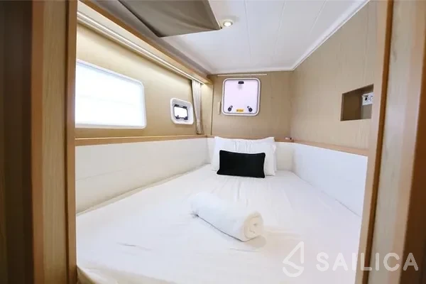 Lagoon 400 S2 - Yacht Charter Sailica