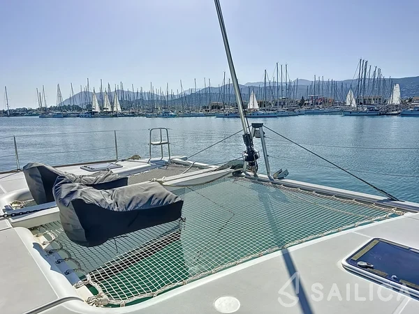 Lagoon 400 S2 - Yacht Charter Sailica
