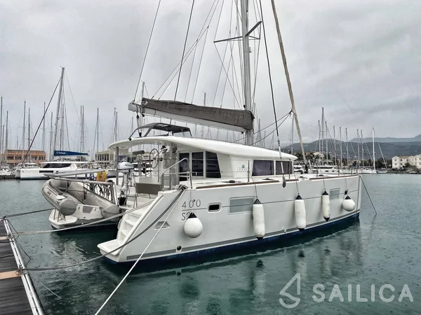 Lagoon 400 S2 - Yacht Charter Sailica