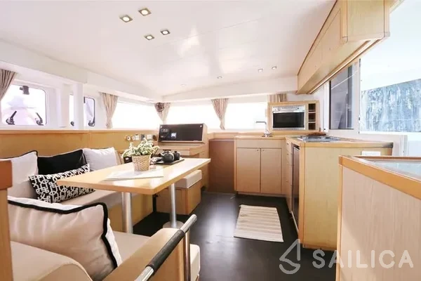 Lagoon 400 S2 - Yacht Charter Sailica