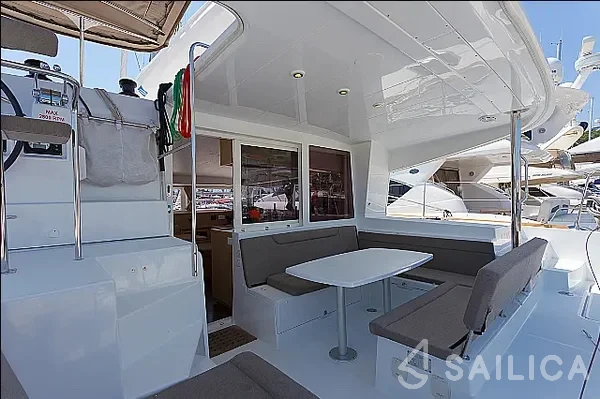 Lagoon 400 S2 - Yacht Charter Sailica