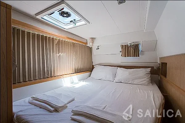 Lagoon 400 S2 - Yacht Charter Sailica