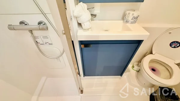 Aura 51 - Yacht Charter Sailica