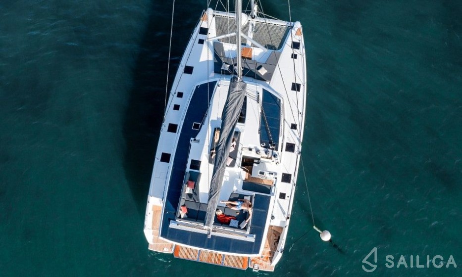 Aura 51 - Yacht Charter Sailica