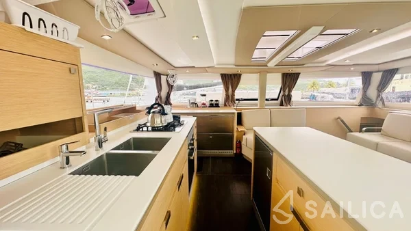Aura 51 - Yacht Charter Sailica