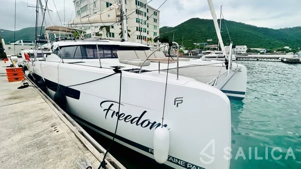 Aura 51 - Yacht Charter Sailica