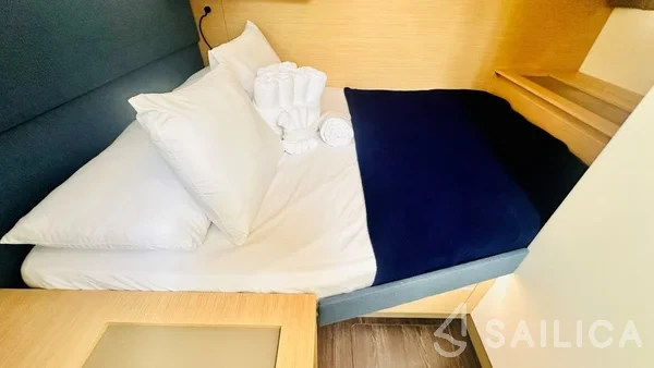 Aura 51 - Yacht Charter Sailica