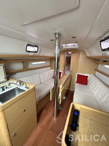 First 30 - Yacht Charter Sailica