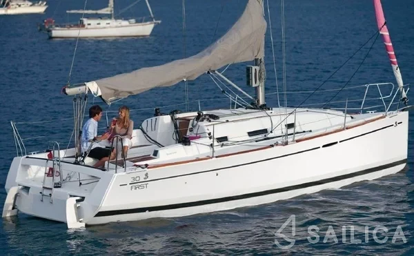 First 30 - Yacht Charter Sailica