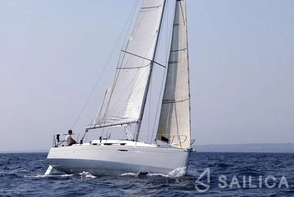 First 30 - Yacht Charter Sailica