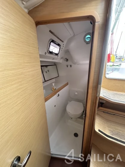 First 30 - Yacht Charter Sailica