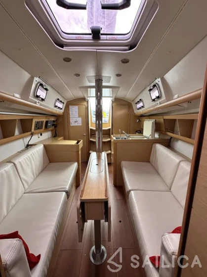First 30 - Yacht Charter Sailica