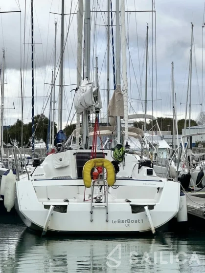 First 30 - Yacht Charter Sailica