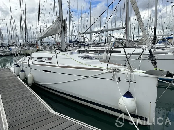 First 30 - Yacht Charter Sailica