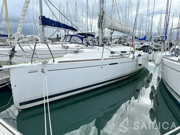 First 30 - Yacht Charter Sailica