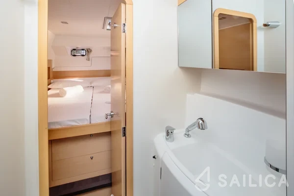 Lagoon 400 S2 - Yacht Charter Sailica