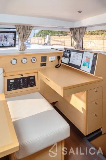 Lagoon 400 S2 - Yacht Charter Sailica
