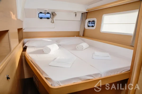 Lagoon 400 S2 - Yacht Charter Sailica