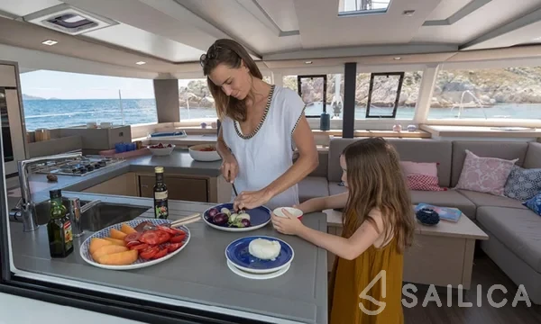 Astréa 42 - Yacht Charter Sailica