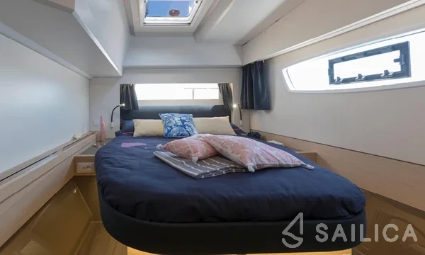 Astréa 42 - Yacht Charter Sailica