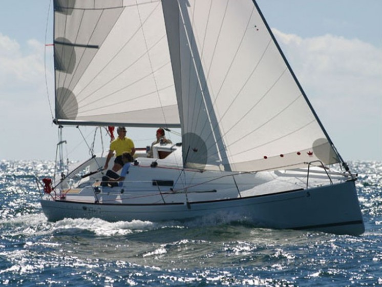 First 27.7 - Yacht Charter Sailica