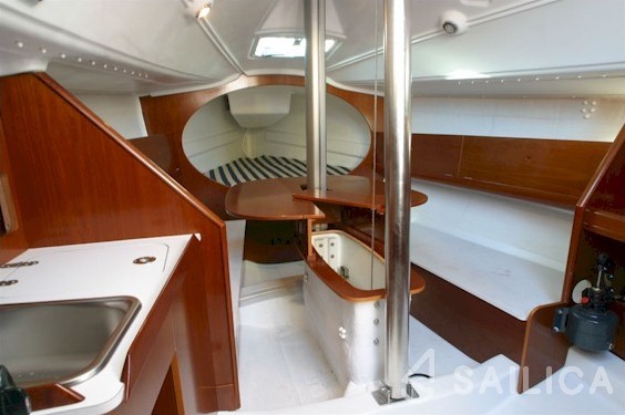 First 27.7 - Yacht Charter Sailica