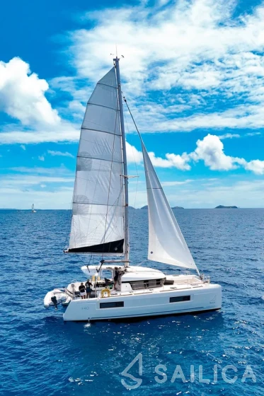 Lagoon 40 - Yacht Charter Sailica