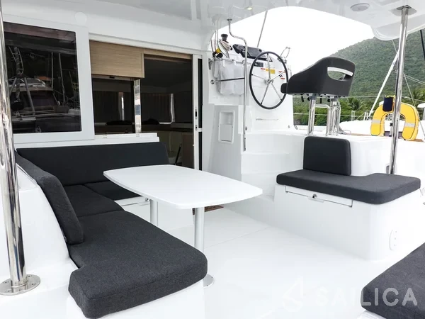 Lagoon 40 - Yacht Charter Sailica