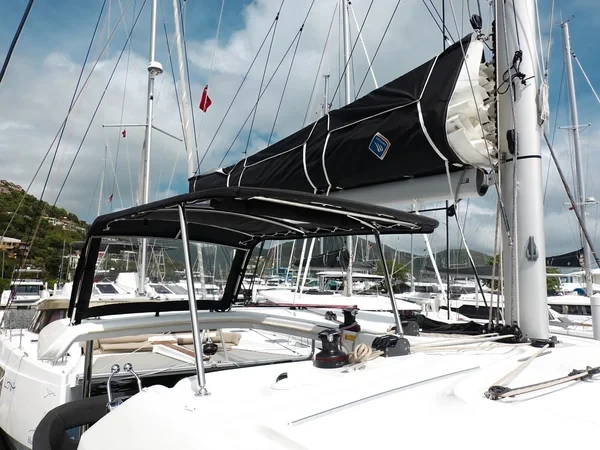 Lagoon 40 - Yacht Charter Sailica