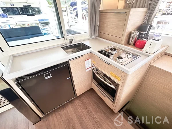 Lagoon 40 - Yacht Charter Sailica