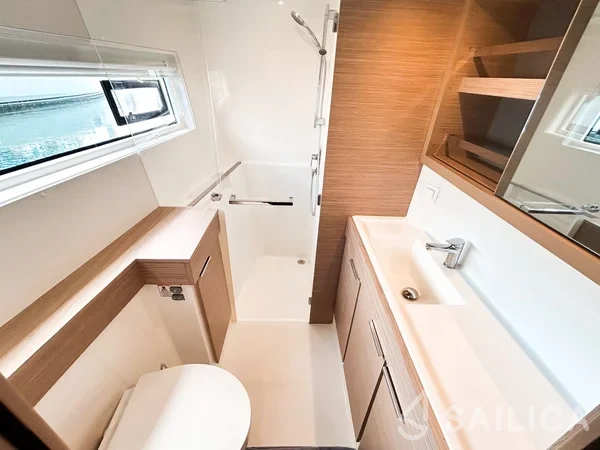 Lagoon 40 - Yacht Charter Sailica