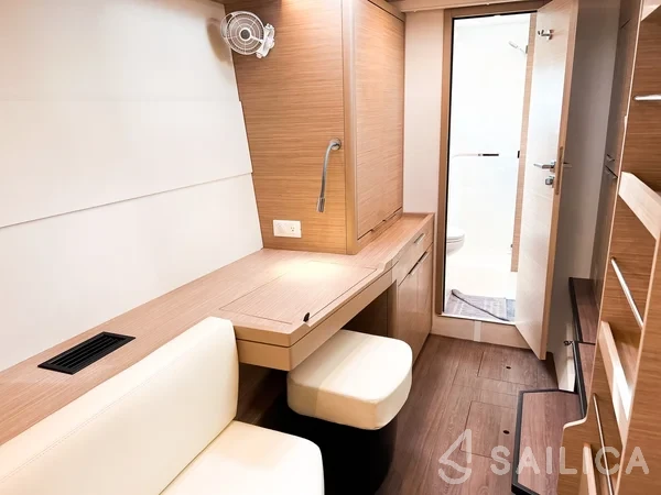 Lagoon 40 - Yacht Charter Sailica