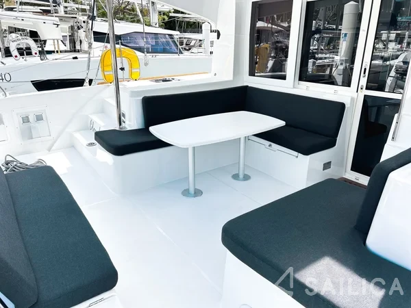 Lagoon 40 - Yacht Charter Sailica