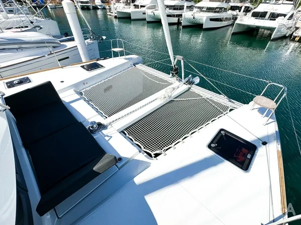 Lagoon 40 - Yacht Charter Sailica