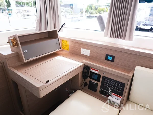 Lagoon 40 - Yacht Charter Sailica