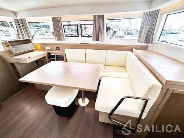 Lagoon 40 - Yacht Charter Sailica