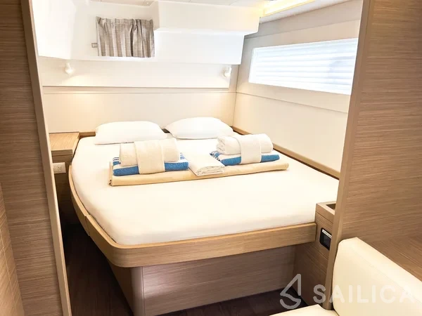 Lagoon 40 - Yacht Charter Sailica