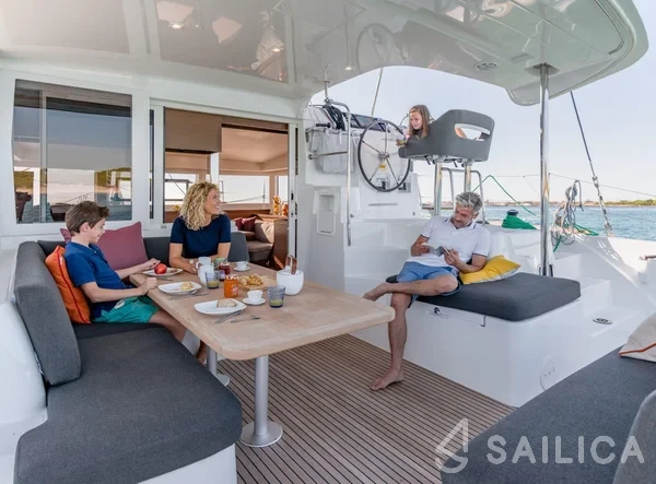Lagoon 40 - Yacht Charter Sailica