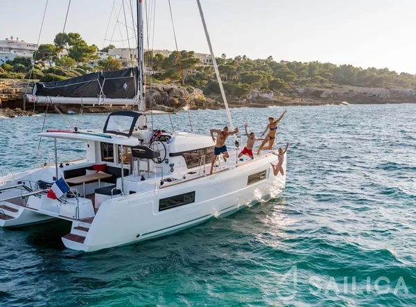 Lagoon 40 - Yacht Charter Sailica