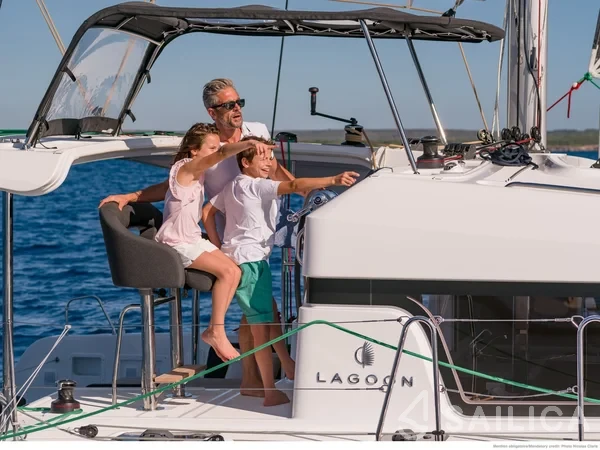 Lagoon 40 - Yacht Charter Sailica