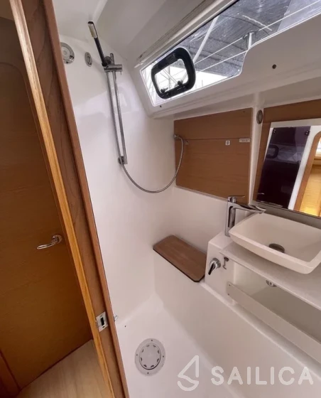 Dufour 430 Grand Large - Yacht Charter Sailica
