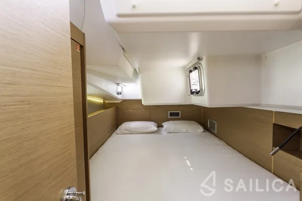 Sun Odyssey 490 - Yacht Charter Sailica