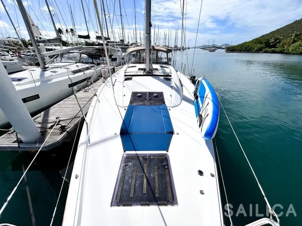 Jeanneau 54 - Yacht Charter Sailica