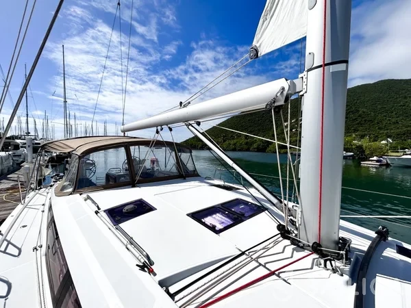 Jeanneau 54 - Yacht Charter Sailica